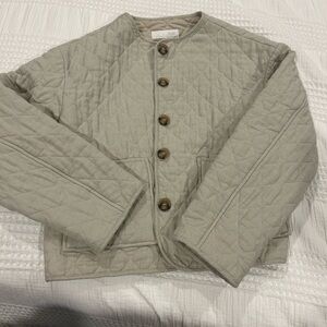 Zara Quilted Puffer Jacket in Light Gray